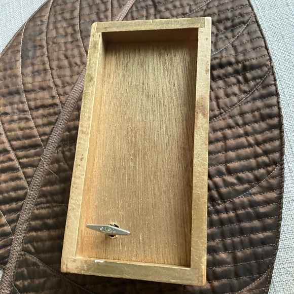 RARE Musical Florentine Jewelry Box, Handpainted, Gold, Floral, Pink Flowers - Picture 4 of 10